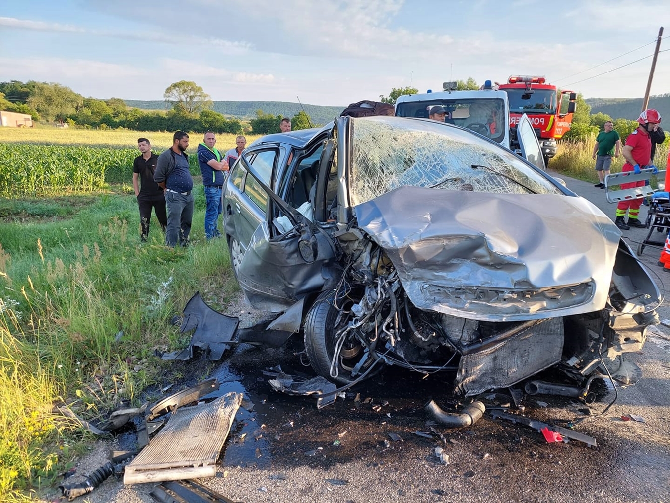Accident grav cu trei mașini în județul Cluj. Două autoturisme sunt cu daună totală