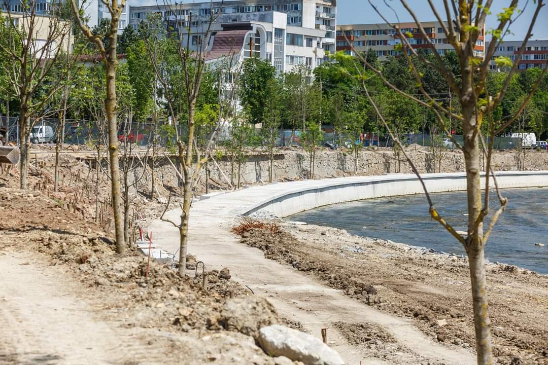 Primarul Boc a venit în inspecție pe șantierul de pe malul Someșului și a anunțat că lucrările sunt în grafic
