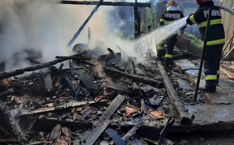 INCENDIU. O anexă a unei case dintr-o localitate din județul Cluj s-a făcut scrum