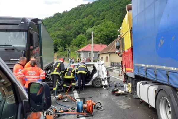 Accident grav la Poieni. O femeie a murit. Traficul pe DN 1 este blocat