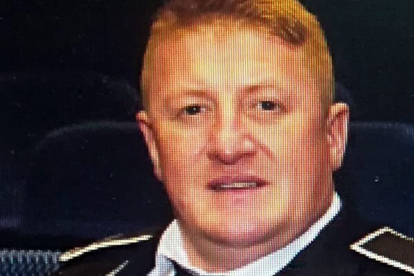 În Cluj, dreptatea umblă cu capul spart. Ce pedepse penibile au primit doi poliștii locali care l-au snopit în bătaie pe un om al străzii