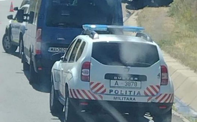 În plină caniculă, sute de case dintr-un sat clujean afectate de contaminarea rețelei de apă cu motorină după răsturnarea unei cisterne a Armatei într-un șanț de pe Vâlcele-Apahida