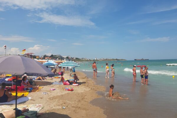 TRAGEDIE pe litoral. Au murit trei oameni în Mamaia după ce au fost duși în largul mării de curenții puternici