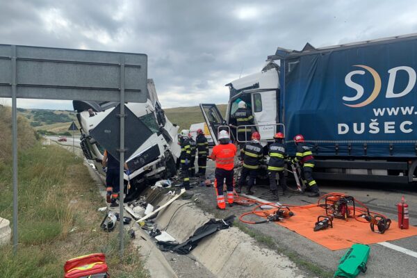 Accident grav pe centura Vâlcele – Apahida. Sunt implicate două autotrenuri și un autoturism