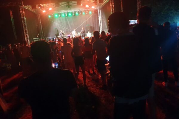 Organizatorul Festivalului de Manele de la Cămărașu: „Totul a fost un succes. Au fost mii de oameni. Nu este adevărat că nu a fost nimeni”