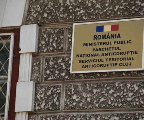 Inspector ANAF, trimis judecată de DNA Cluj pentru o mită de 15.000 euro