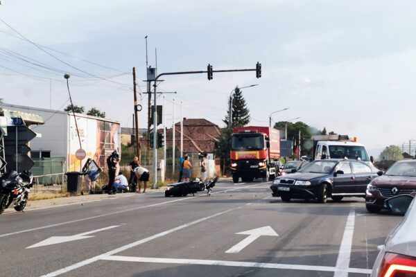Accident grav la Jucu. Un motociclist este grav rănit