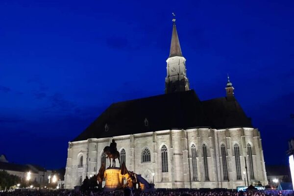 Lipsă de respect sau nu la Zilele Culturale Maghiare din Cluj față de imnul României? Au aplaudat doar imnul Ungariei – VIDEO