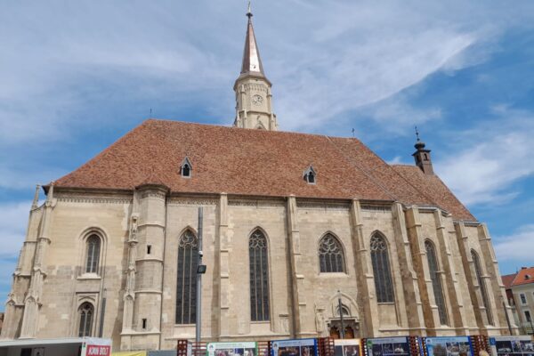 Vitraliu unic și extrem de valoros, distrus la Biserica „Sfântul Mihail”. S-a deschis dosar penal