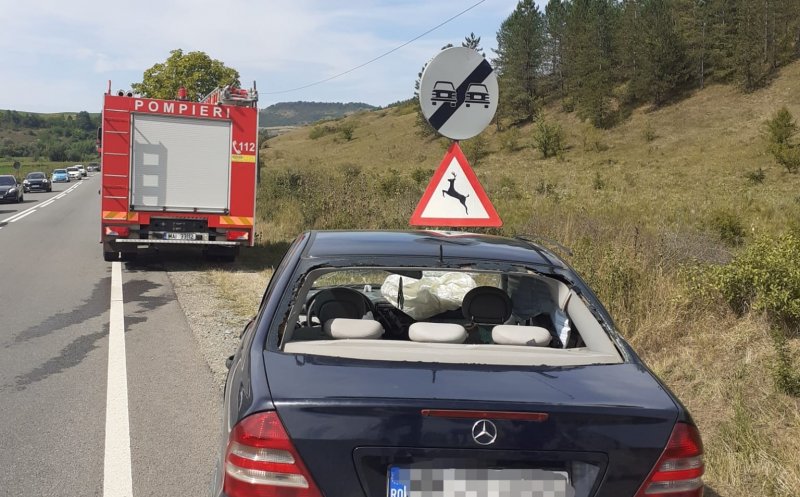 ACCIDENT în Sânpaul. Mașină răsturnată pe drum