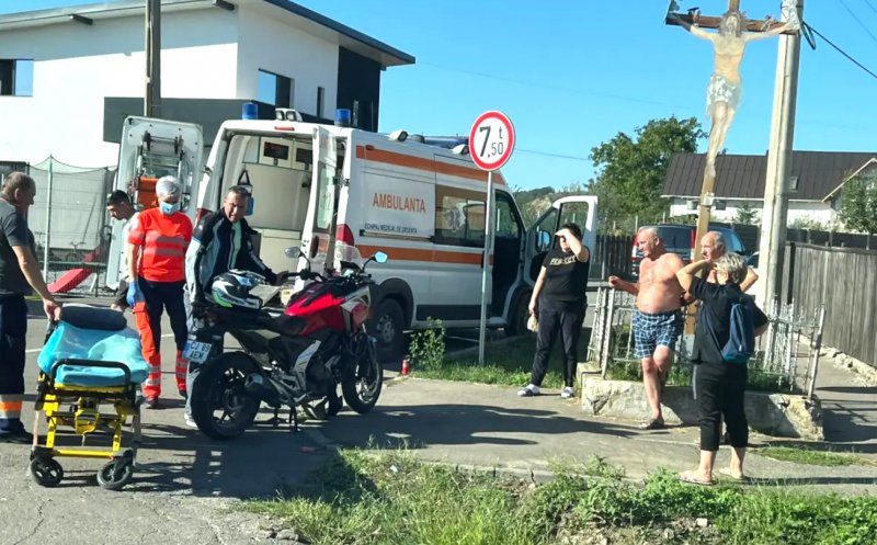 ACCIDENT GRAV pe un drum din județul Cluj. Un motociclist a fost lovit de o mașină condusă de un tânăr de 25 ani