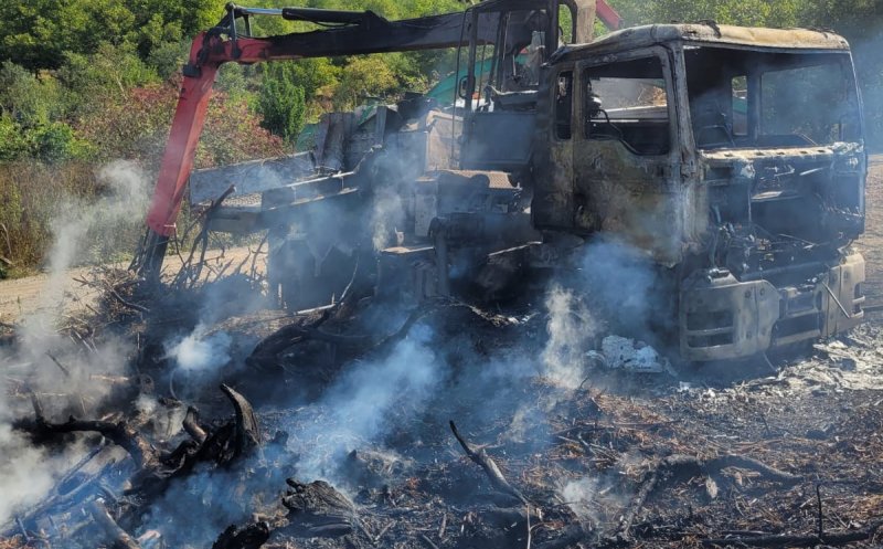 INCENDIU în Cojocna. Un camion s-a făcut scrum