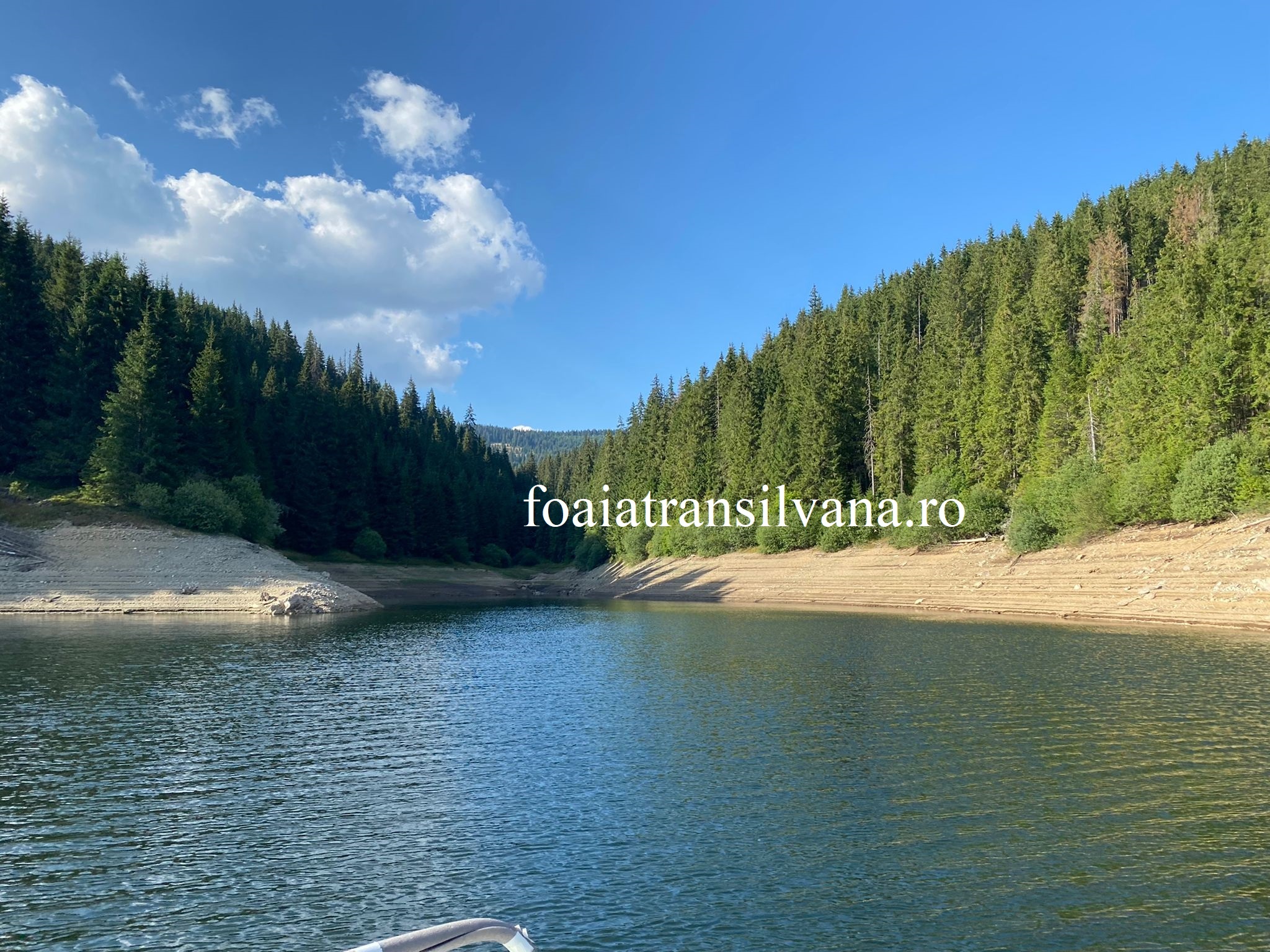 Lacul Beliș-Fântânele, afectat de secetă! Nivelul apei a scăzut vizibil – FOTO