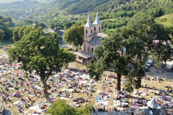 Mii de credincioşi sunt așteptați la tradiționalul pelerinaj de la Mănăstirea Nicula. Cum arată programul