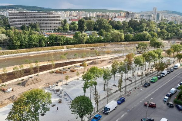 „Clujul verde” sau „Clujul betoanelor”? Au distrus cel mai mare parc din Grigorescu prin betonare excesivă. Locuitorii sunt revoltați și cer explicații. „Numai parc nu mai poate fi numit” – FOTO