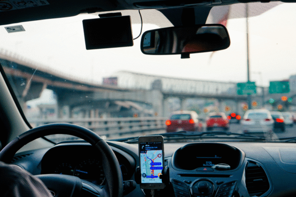 O celebră aplicație de ridesharing se retrage din România. Care sunt motivele