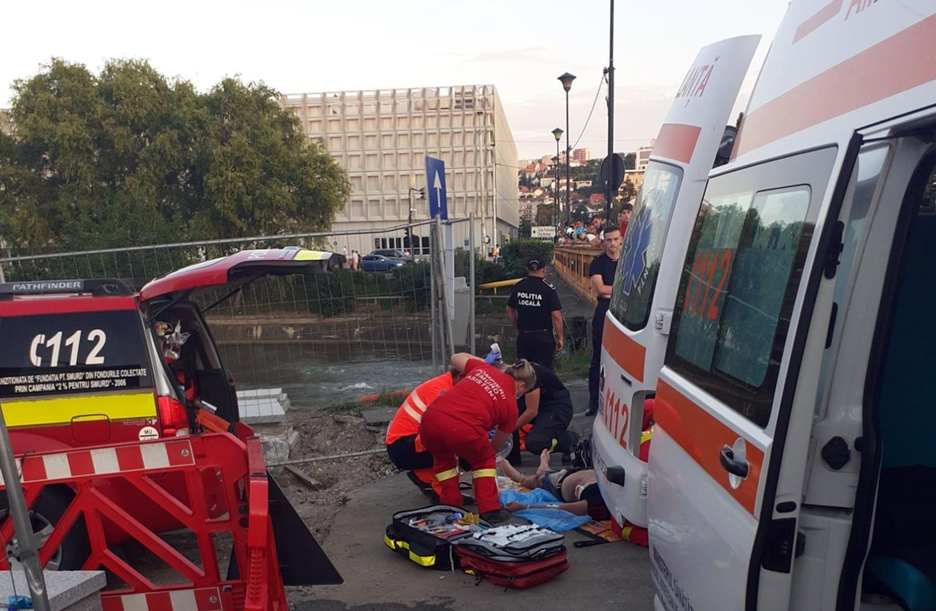 A vrut să se sinucidă dar a fost salvat de pompierii de la ISU Cluj și de trecători