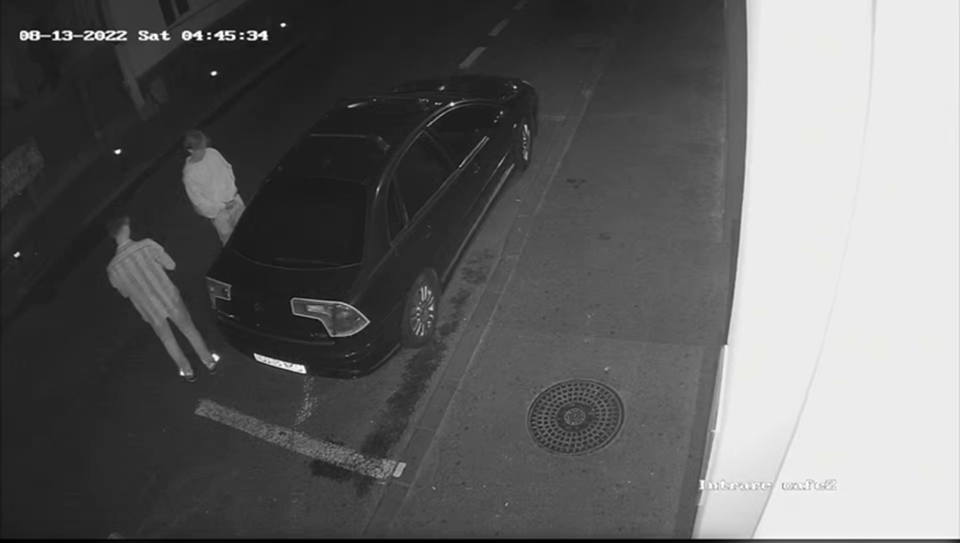 Vandalism în centrul Clujului. A spart geamul unei mașini după care a urinat înăuntru