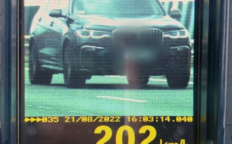Doi șoferi din Cluj s-au crezut la raliuri și au fost prinși cu peste 200 km/oră pe autostradă