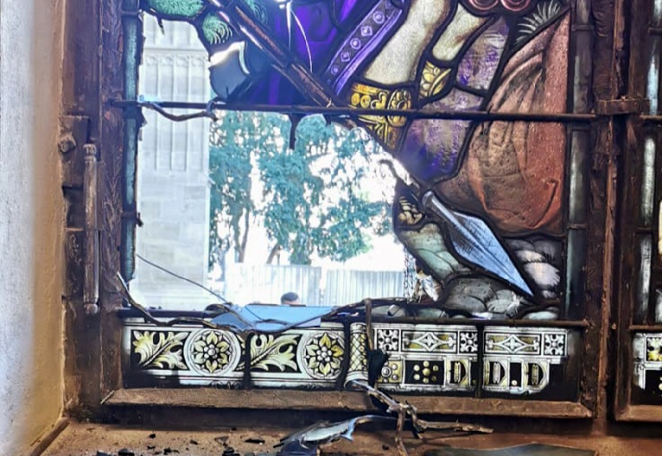 Biserica Sfântul Mihail din centrul Clujului a fost vandalizată. Oameni fără Dumnezeu …