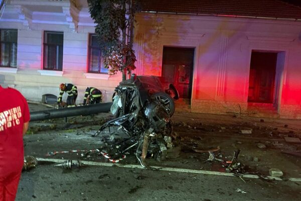 Accidentul de pe Moților filmat de o cameră publică. Motorul a sărit la peste 100 de metri VIDEO