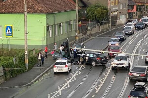 Accident pe strada Oașului. În Cluj Napoca se circulă cu viteză mare