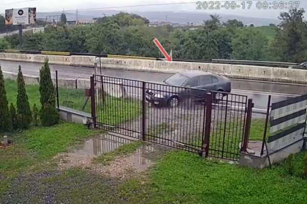 Derapaj filmat pe Calea Turzii. Viteza și ploaia puteau produce o tragedie VIDEO