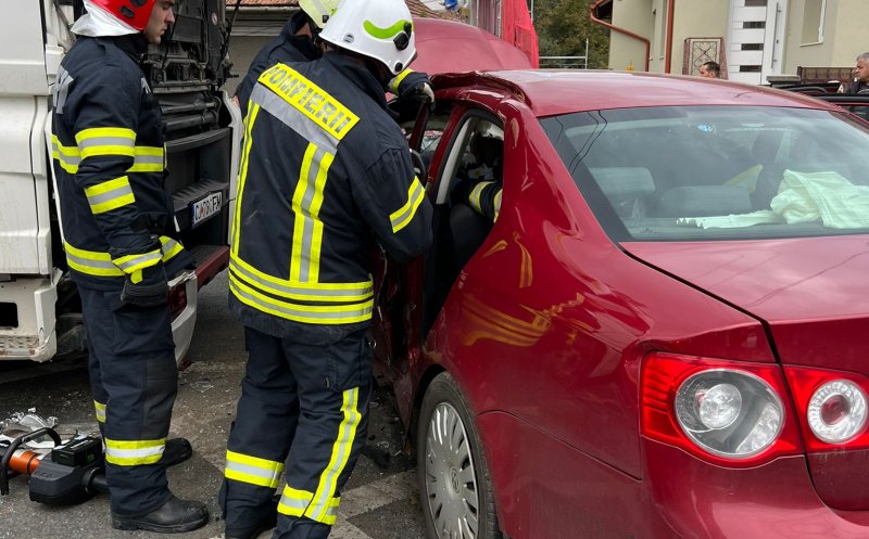 ACCIDENT GRAV în Baciu, între un TIR și o mașină. A intervenit descarcerarea