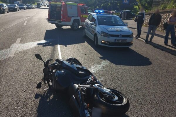 ACCIDENT grav pe Calea Florești cu trei mașini și o motocicletă. Un tânăr de 20 ani a ajuns la spital – FOTO