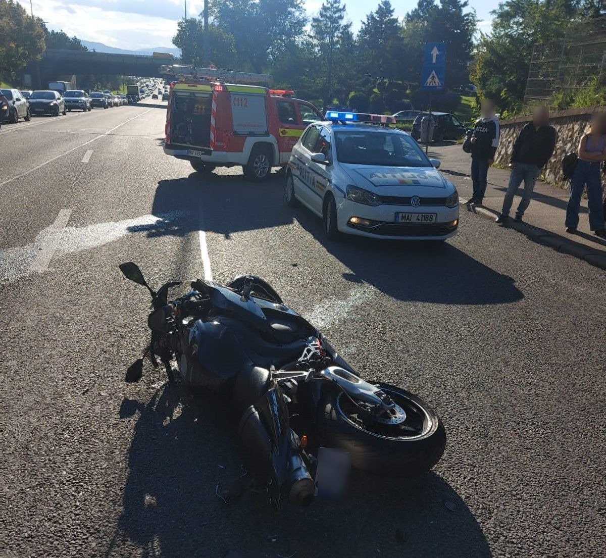 ACCIDENT grav pe Calea Florești cu trei mașini și o motocicletă. Un tânăr de 20 ani a ajuns la spital – FOTO