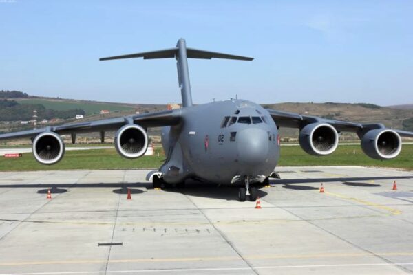 Aeroportul din Cluj Napoca folosit pentru transportul de arme spre Ucraina. România tace și face