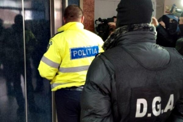 Polițiștii ”șpăgari” din Poliția Cluj se vor întoarce la lucru. Faptele de care sunt acuzați s-au prescris