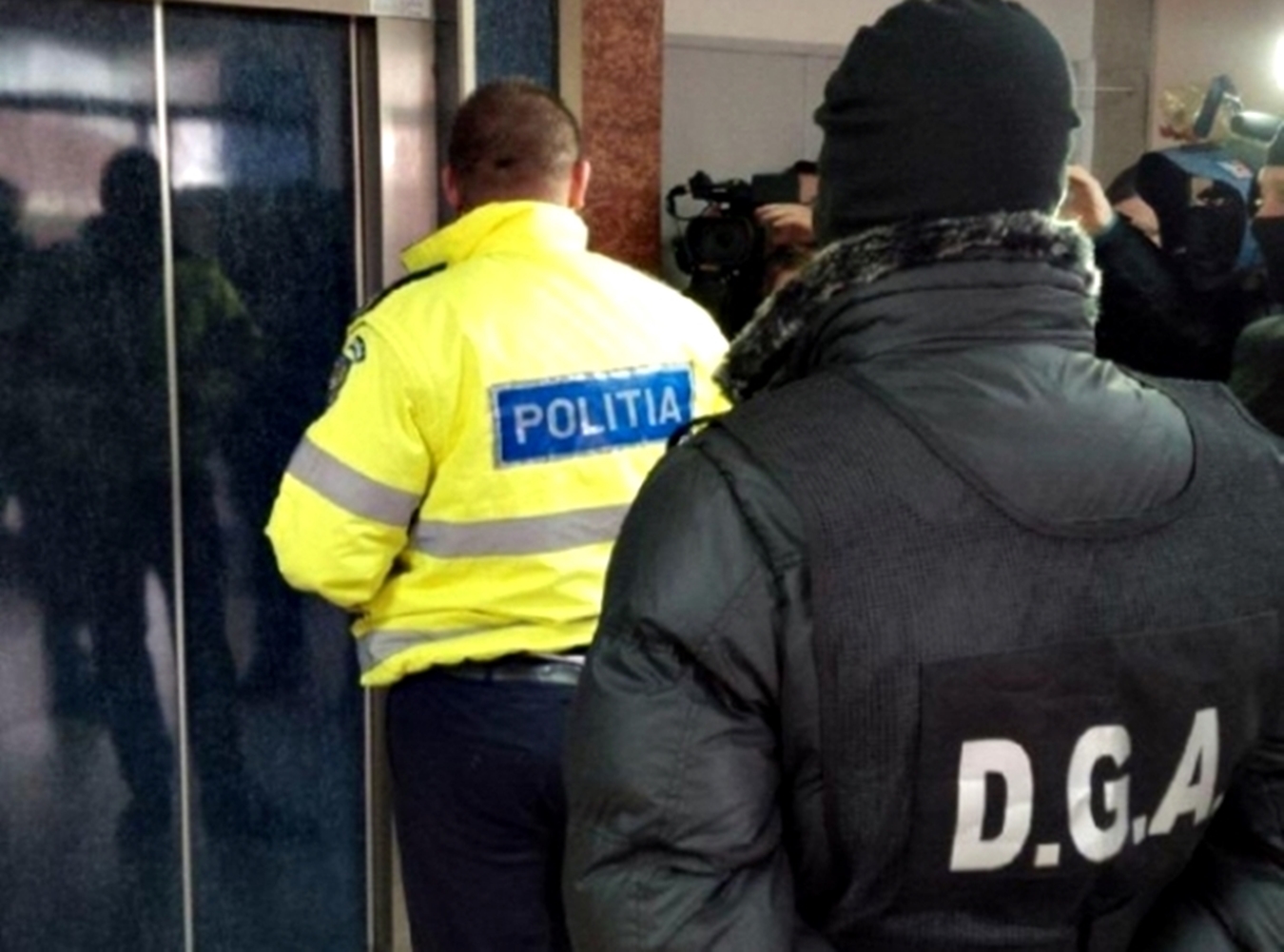 13.000 de euro este șpaga pentru un post de agent de poliție la Cluj. Procurorii au intrat pe fir