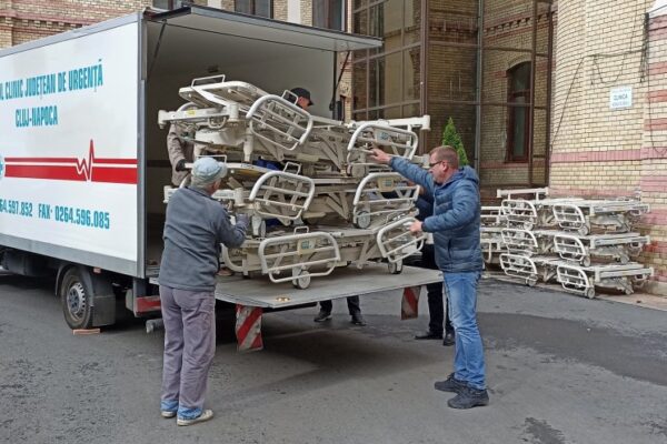 Jos pălăria! 150 de paturi electrice donate către Spitalul Clinic Județean de Urgență Cluj din partea unei fundații