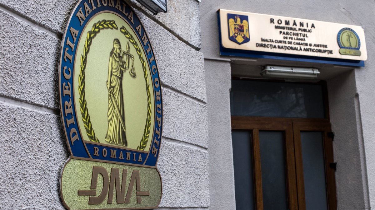 Un director al CNAIR, reținut de DNA după ce a fost prins în flagrant când lua MITĂ