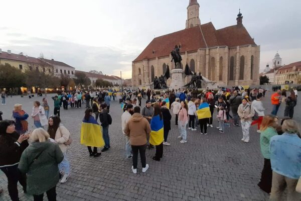 Un an de la începutul războiului din Ucraina, comemorat vineri în centrul Clujului