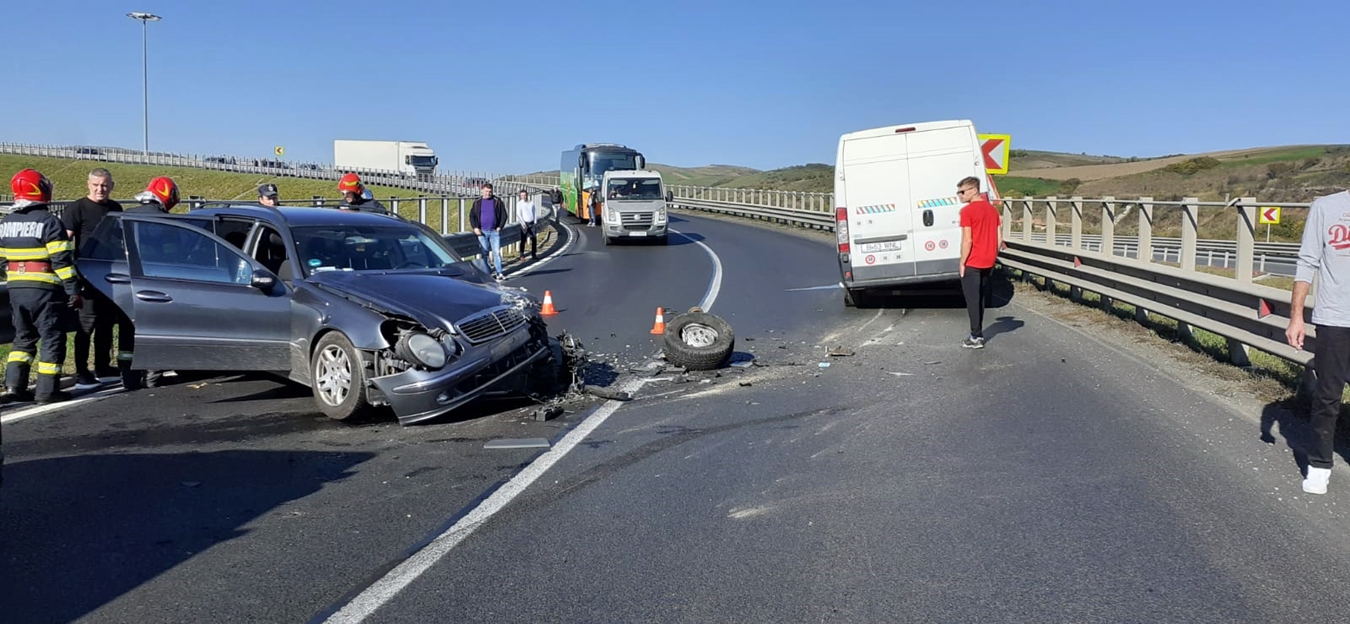 Accident grav la Gilau, pe autostrada Transilvania. Un copil de nouă ani a fost transportat la spital