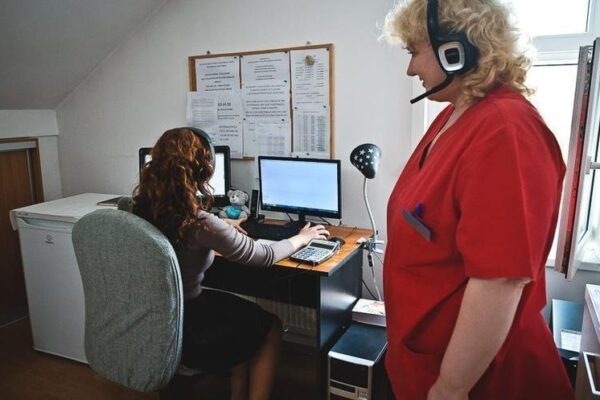 Tot mai mulți clujeni aleg sfatul medical prin telefon. Serviciul ALOPEDI luat cu asalt