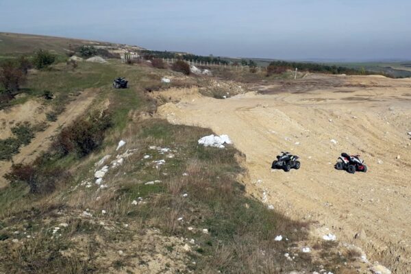 A căzut cu ATV-ul într-o râpă. Elicopterul SMURD a intervenit de urgență