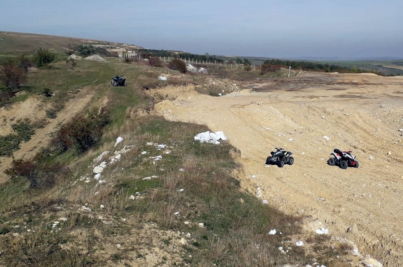 A căzut cu ATV-ul într-o râpă. Elicopterul SMURD a intervenit de urgență