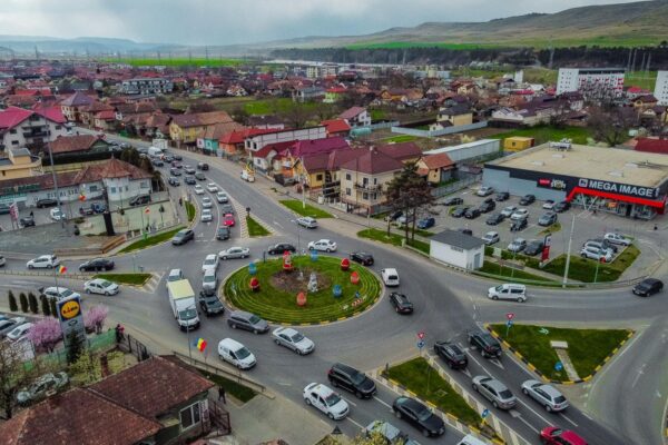 Crăciun de coșmar pentru doi copii din Florești. Au fost bătuți și li s-au furat banii de la colindat de părinții altor copii