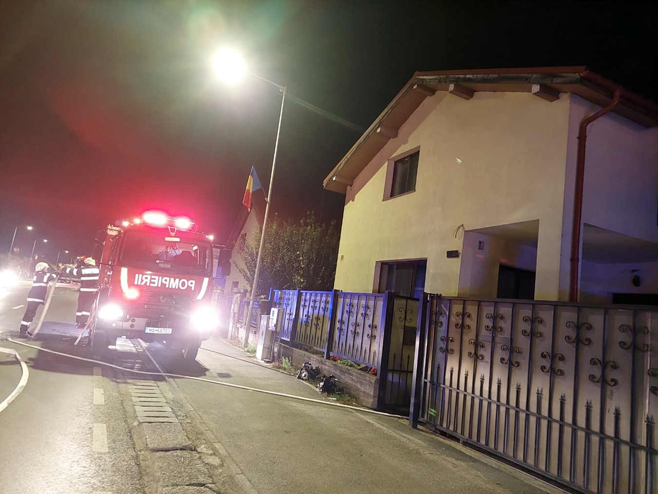 Incendiu la o casă din Florești. Omul vroia să facă baie și și-a aprins casa
