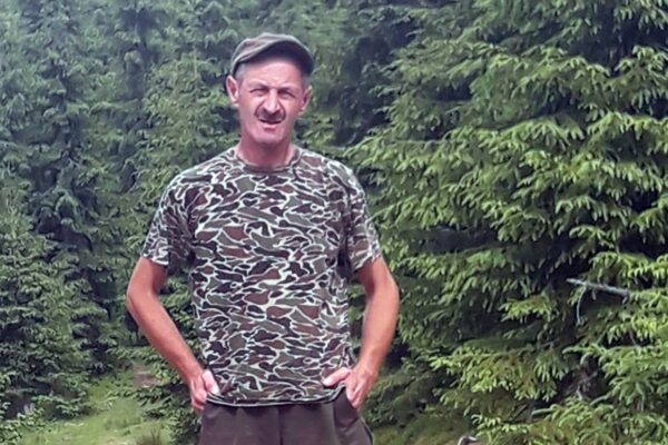 Cine este pădurarul arestat pentru furt de lemne. Judecătorii din Huedin l-au arestat pentru 30 de zile