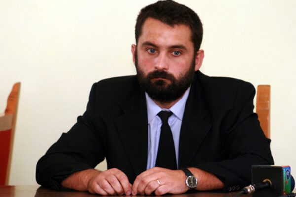 Directorul penitenciarului a fost reținut de DNA Cluj. Acuzațiile sunt foarte grave. Comisarul a fost adus la arestare