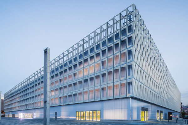 BT Arena are un sistem de iluminat de ultimă generație, unic în România. Inaugurarea are loc vineri – VIDEO