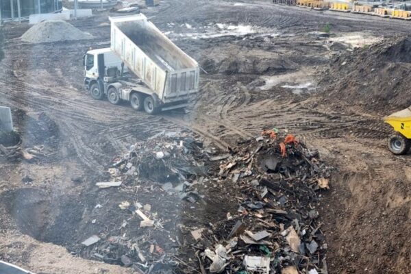 Nord Conforest a construit o groapă de gunoi ILEGALĂ în Parcul Feroviarilor. Garda de Mediu confirmă informația
