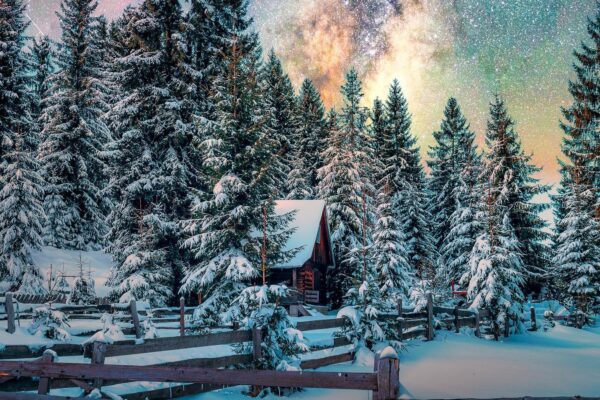 Peisaj desprins din basme în prag de Crăciun la Mărișel. Este un spectacol al noriilor