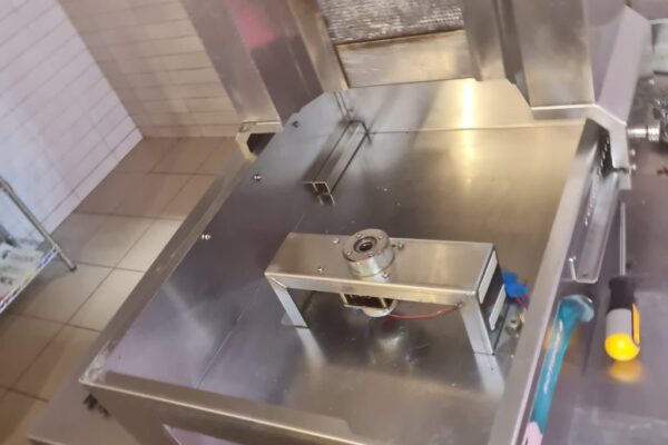 Un celebru fast-food din Cluj închis de ANPC. S-au găsit gândaci și mizerie în bucătărie