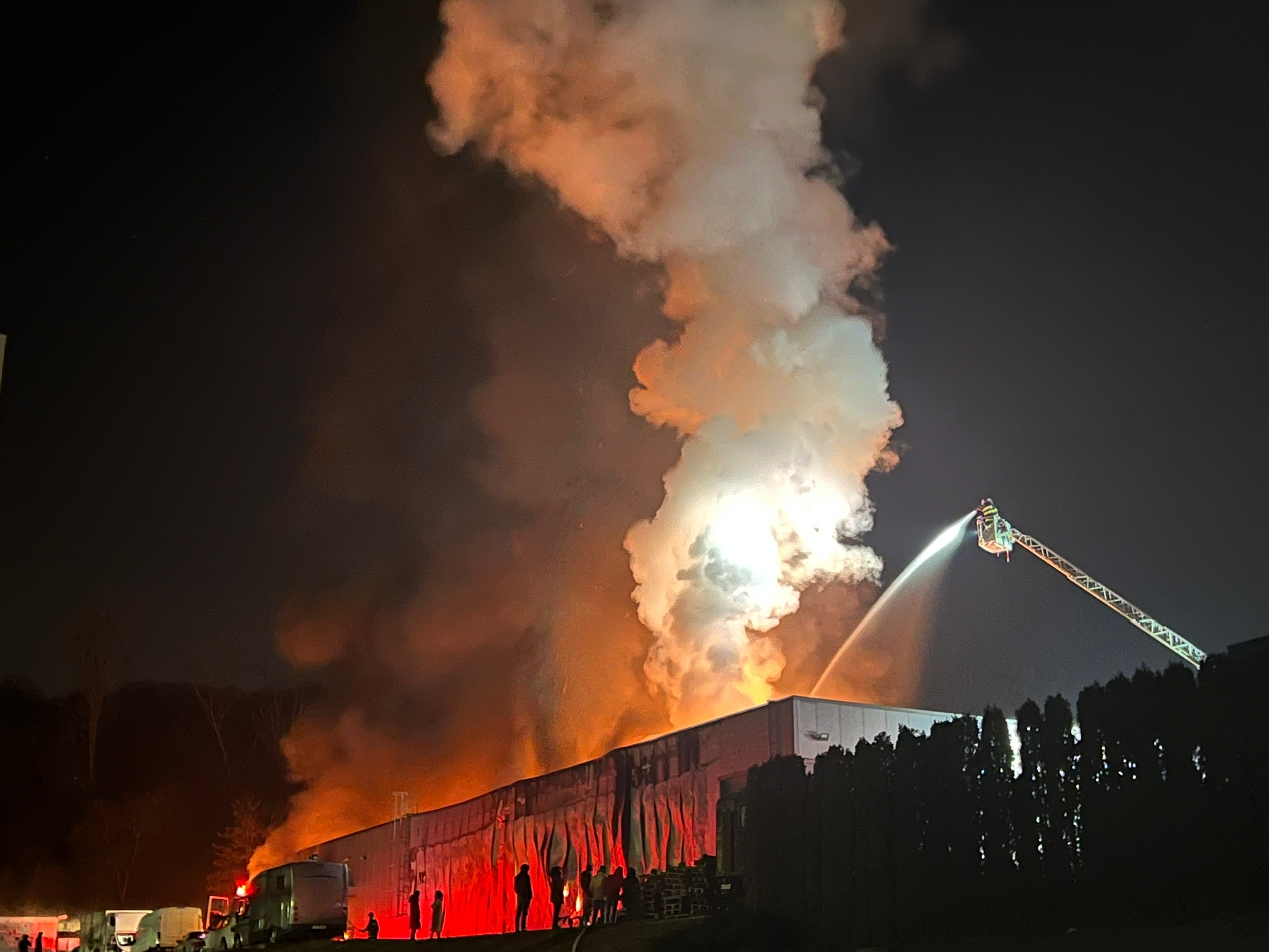Incendiu în Parcul Industrial de la Tetarom. Au fost deja trimise patru autospeciale de pompieri. ISU Cluj este complet nepregătit