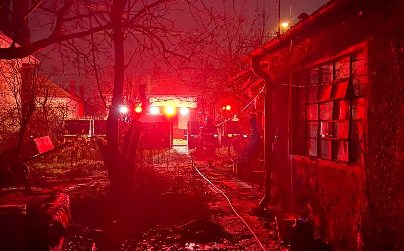 INCENDIU la o casă din Cluj-Napoca. Un bărbat a fost găsit mort în subsol
